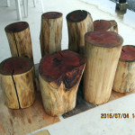 木材防腐剤を塗り込み作業