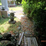 境内の様子(清掃前)