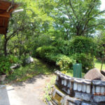 境内の様子(清掃前)