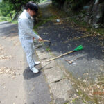 境内の様子(清掃中)